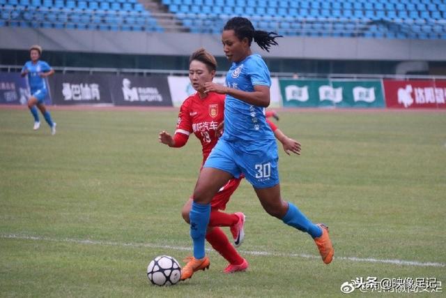 伊万笑对印尼媒体：我有10个前锋可用 一直很乐观
