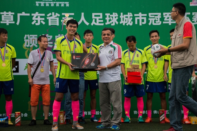 赵嘉义17分青岛胜广州 闫鹏飞12分上海负宁波